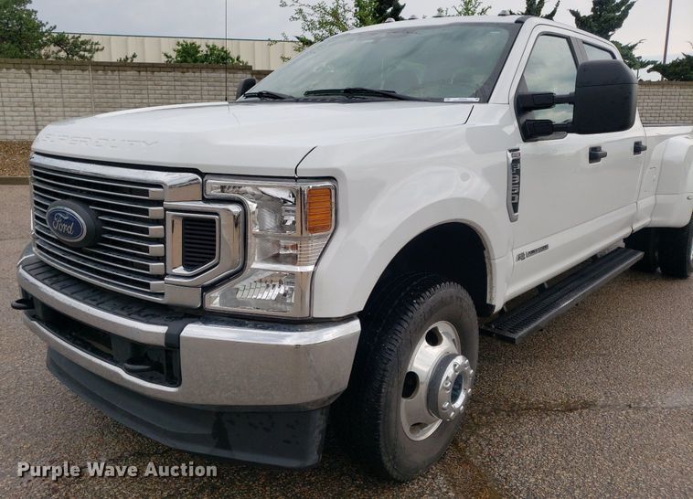 image for item IP9322 2021 Ford  F350 Super Duty  Crew Cab pickup truck