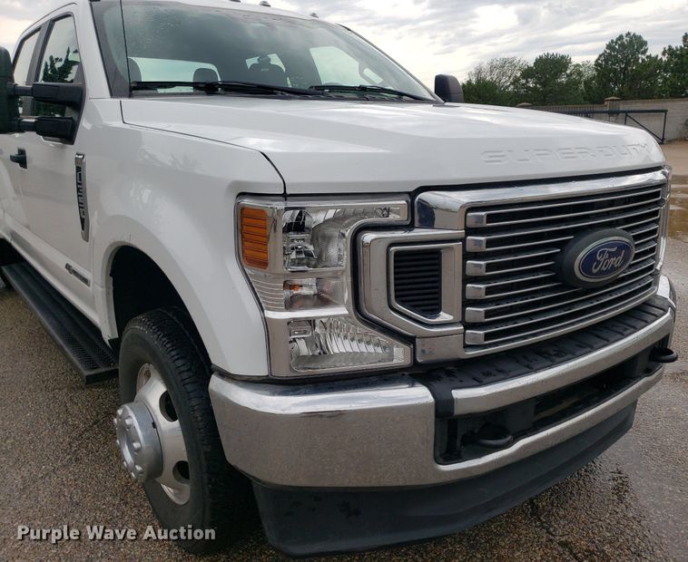 image for item IP9322 2021 Ford  F350 Super Duty  Crew Cab pickup truck