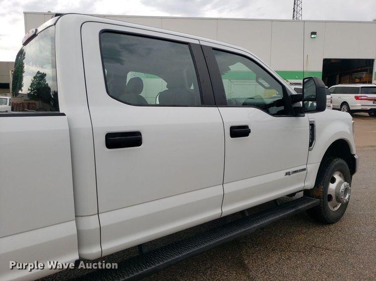 image for item IP9322 2021 Ford  F350 Super Duty  Crew Cab pickup truck