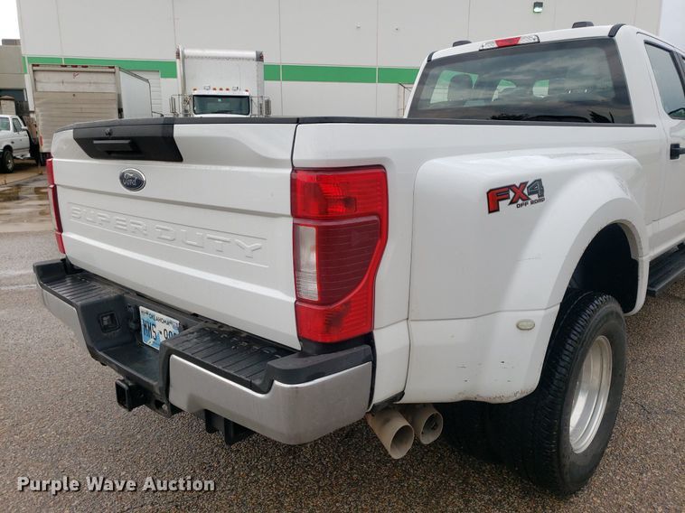 image for item IP9322 2021 Ford  F350 Super Duty  Crew Cab pickup truck
