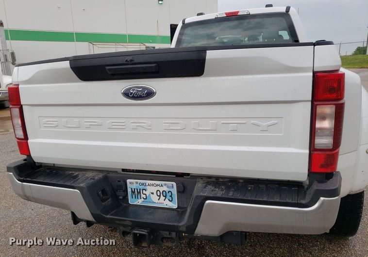 image for item IP9322 2021 Ford  F350 Super Duty  Crew Cab pickup truck