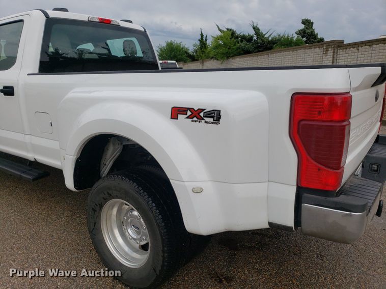 image for item IP9322 2021 Ford  F350 Super Duty  Crew Cab pickup truck
