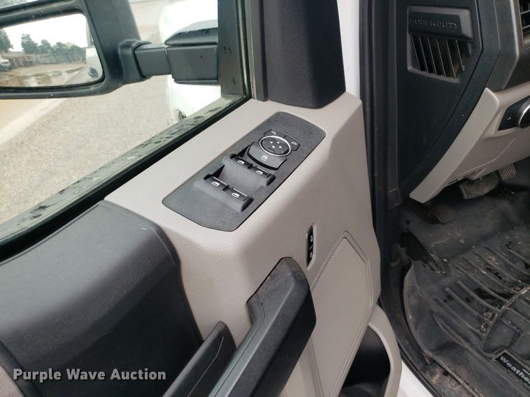 image for item IP9322 2021 Ford  F350 Super Duty  Crew Cab pickup truck