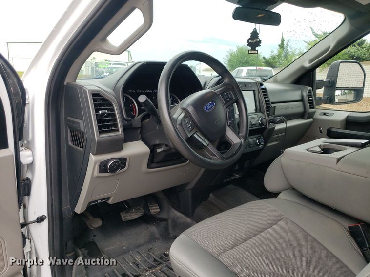 image for item IP9322 2021 Ford  F350 Super Duty  Crew Cab pickup truck