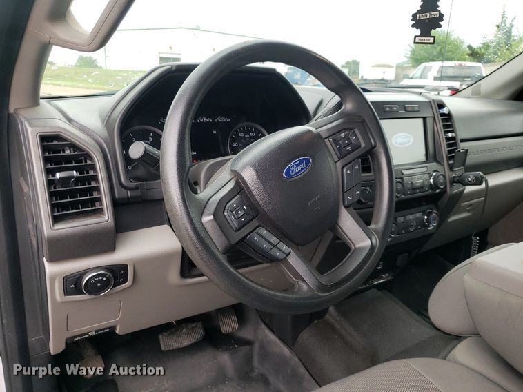 image for item IP9322 2021 Ford  F350 Super Duty  Crew Cab pickup truck