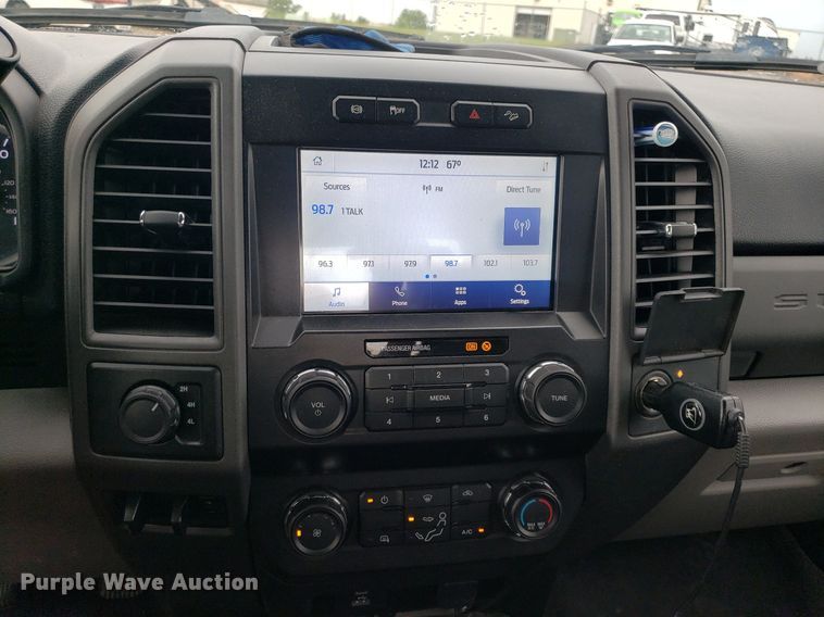 image for item IP9322 2021 Ford  F350 Super Duty  Crew Cab pickup truck