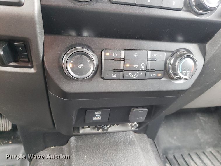 image for item IP9322 2021 Ford  F350 Super Duty  Crew Cab pickup truck