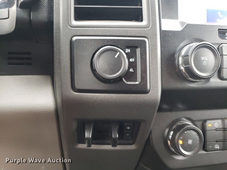 image for item IP9322 2021 Ford  F350 Super Duty  Crew Cab pickup truck