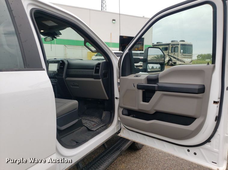 image for item IP9322 2021 Ford  F350 Super Duty  Crew Cab pickup truck