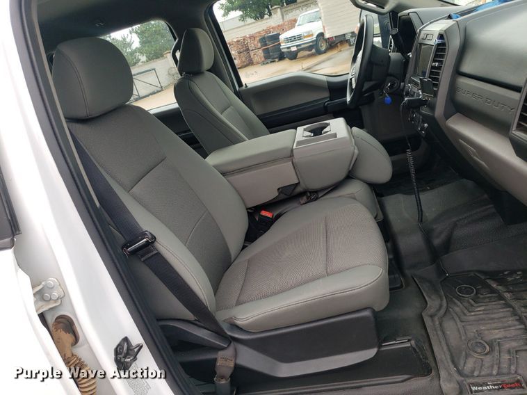 image for item IP9322 2021 Ford  F350 Super Duty  Crew Cab pickup truck