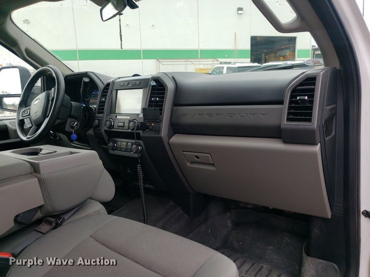 image for item IP9322 2021 Ford  F350 Super Duty  Crew Cab pickup truck