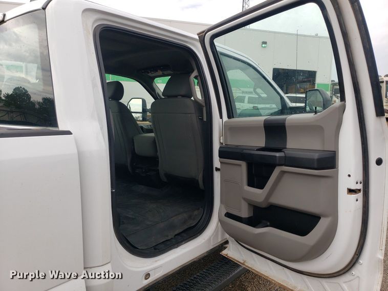 image for item IP9322 2021 Ford  F350 Super Duty  Crew Cab pickup truck