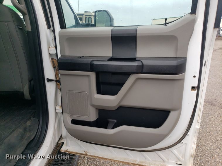 image for item IP9322 2021 Ford  F350 Super Duty  Crew Cab pickup truck