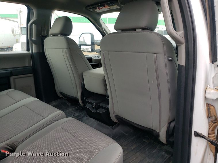 image for item IP9322 2021 Ford  F350 Super Duty  Crew Cab pickup truck