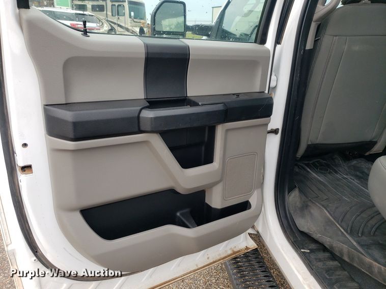 image for item IP9322 2021 Ford  F350 Super Duty  Crew Cab pickup truck