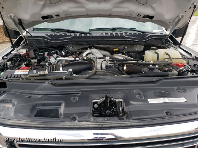 image for item IP9322 2021 Ford  F350 Super Duty  Crew Cab pickup truck