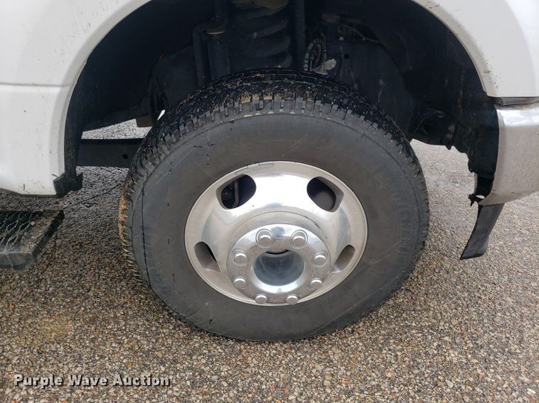 image for item IP9322 2021 Ford  F350 Super Duty  Crew Cab pickup truck