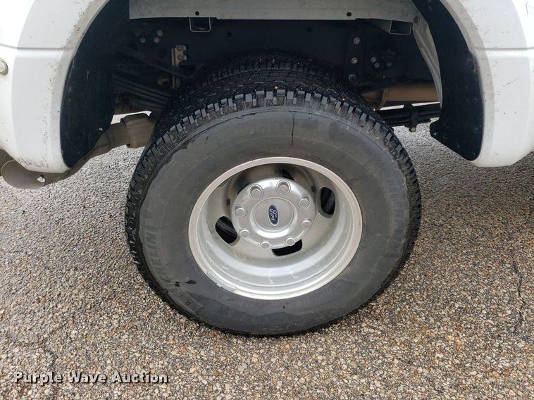 image for item IP9322 2021 Ford  F350 Super Duty  Crew Cab pickup truck