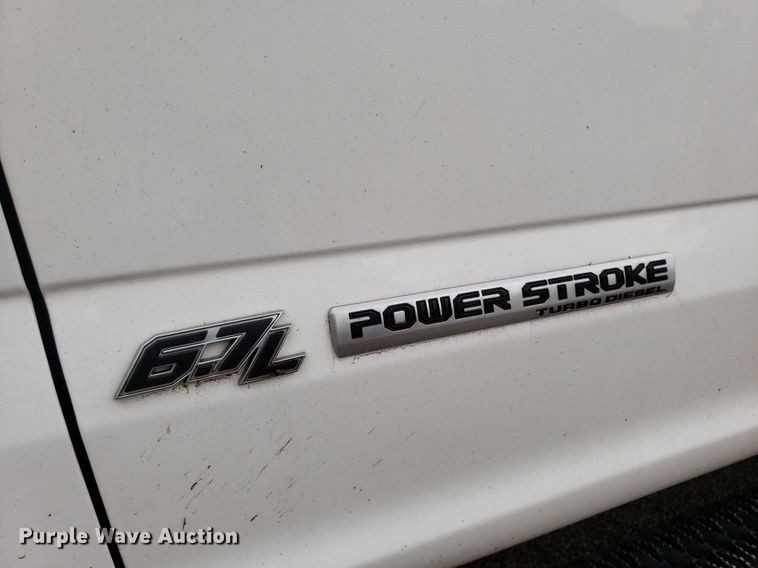 image for item IP9322 2021 Ford  F350 Super Duty  Crew Cab pickup truck