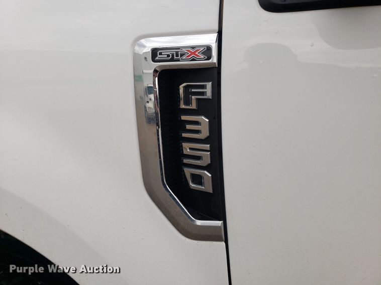 image for item IP9322 2021 Ford  F350 Super Duty  Crew Cab pickup truck