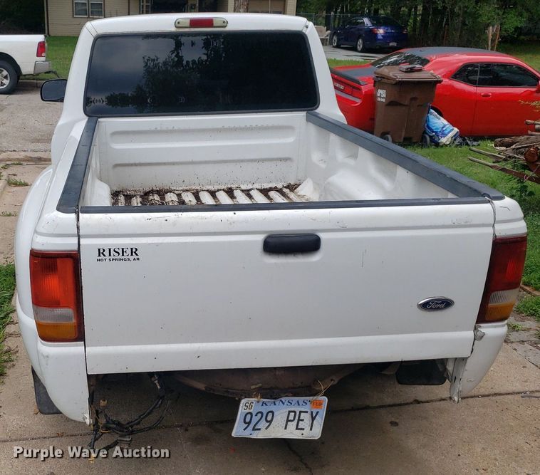 image for item IP9323 2001 Ford Ranger  pickup truck