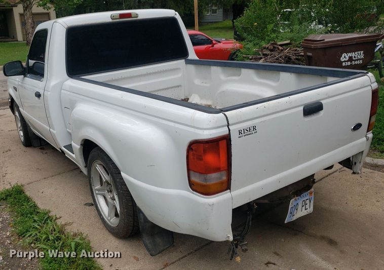 image for item IP9323 2001 Ford Ranger  pickup truck