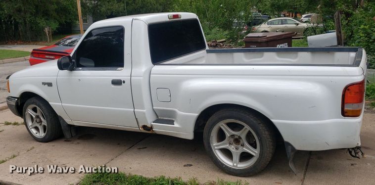 image for item IP9323 2001 Ford Ranger  pickup truck