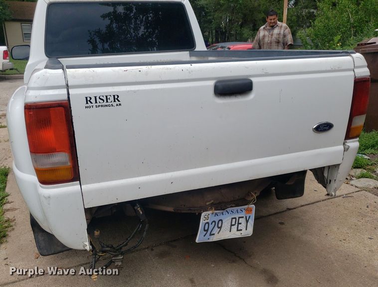 image for item IP9323 2001 Ford Ranger  pickup truck