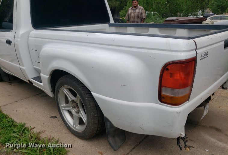 image for item IP9323 2001 Ford Ranger  pickup truck