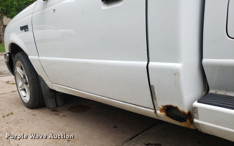image for item IP9323 2001 Ford Ranger  pickup truck
