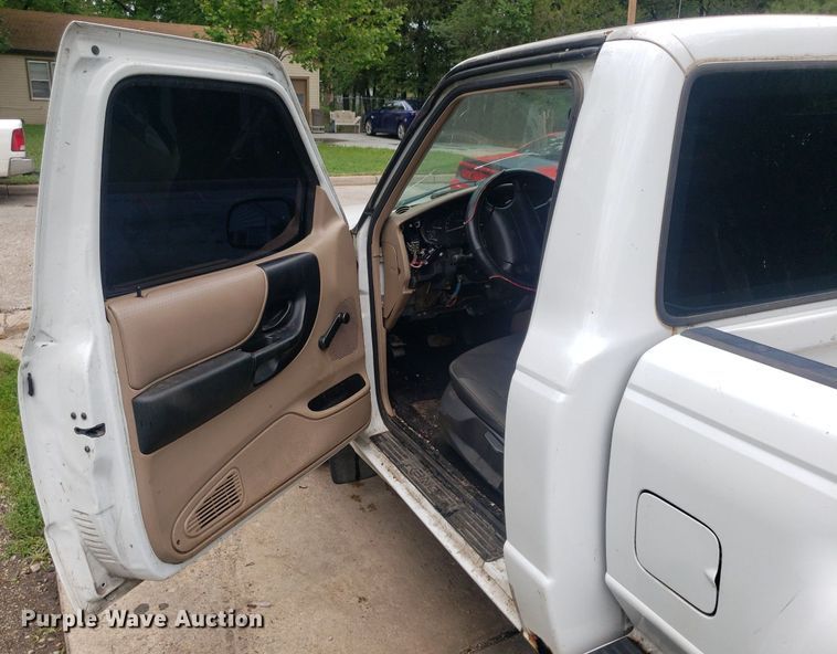 image for item IP9323 2001 Ford Ranger  pickup truck