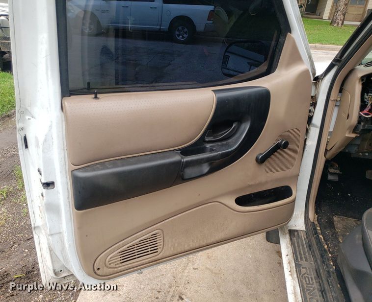 image for item IP9323 2001 Ford Ranger  pickup truck