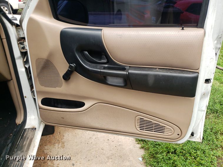 image for item IP9323 2001 Ford Ranger  pickup truck