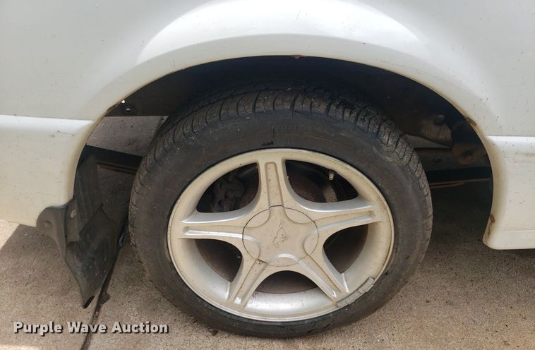 image for item IP9323 2001 Ford Ranger  pickup truck