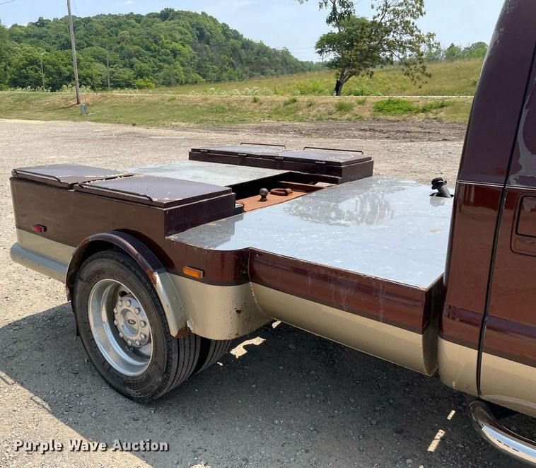 image for item JL9811 2008 Ford F450 Super Duty Lariat  Crew Cab flatbed truck
