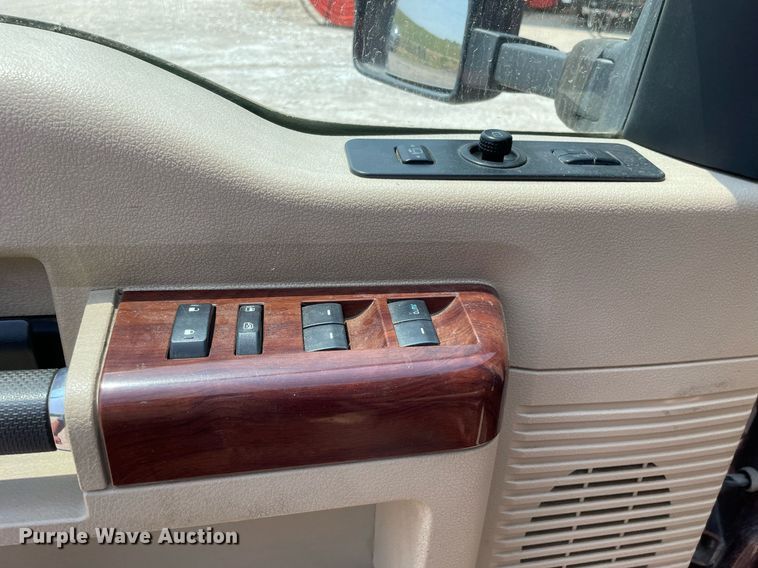 image for item JL9811 2008 Ford F450 Super Duty Lariat  Crew Cab flatbed truck