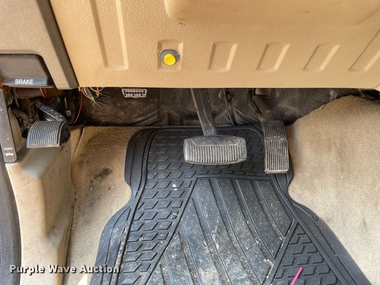 image for item JL9811 2008 Ford F450 Super Duty Lariat  Crew Cab flatbed truck