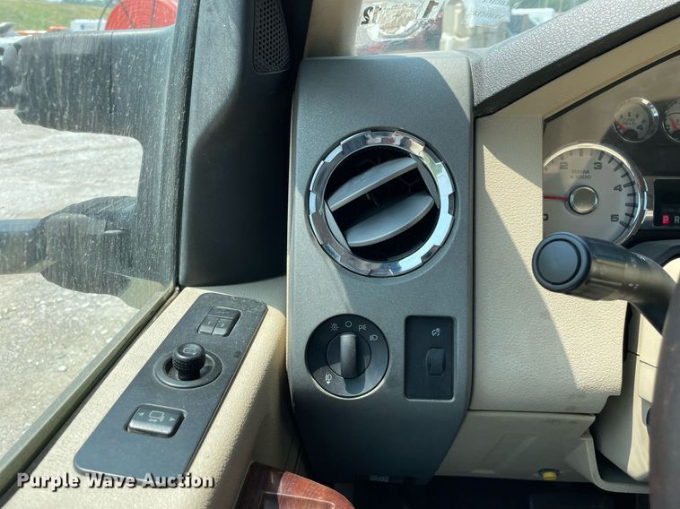 image for item JL9811 2008 Ford F450 Super Duty Lariat  Crew Cab flatbed truck