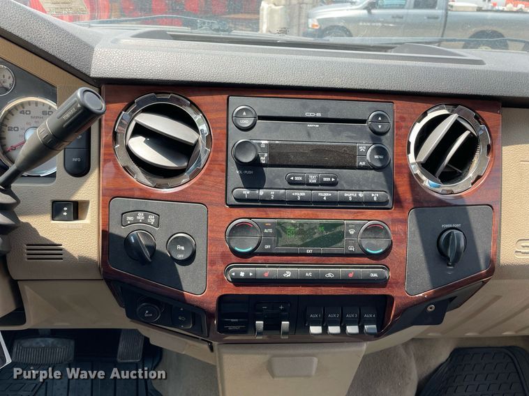 image for item JL9811 2008 Ford F450 Super Duty Lariat  Crew Cab flatbed truck