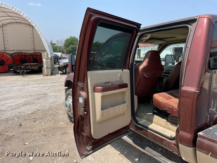 image for item JL9811 2008 Ford F450 Super Duty Lariat  Crew Cab flatbed truck