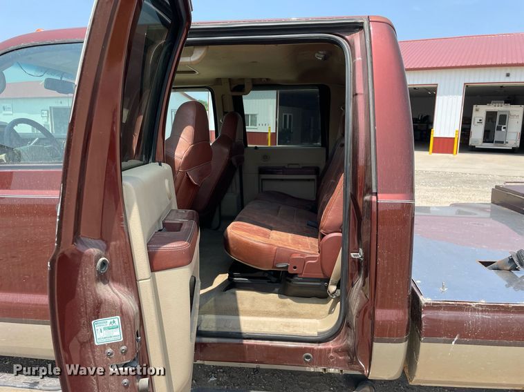 image for item JL9811 2008 Ford F450 Super Duty Lariat  Crew Cab flatbed truck