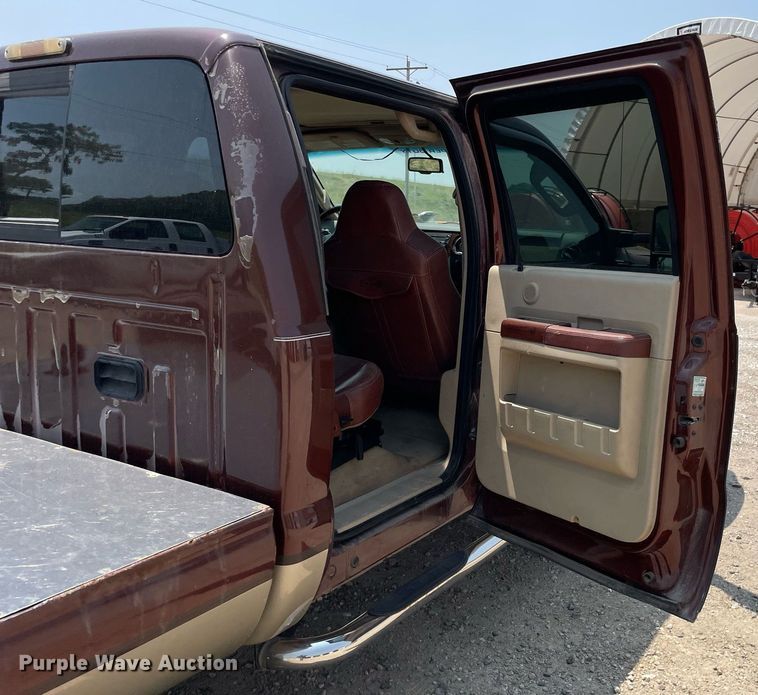 image for item JL9811 2008 Ford F450 Super Duty Lariat  Crew Cab flatbed truck