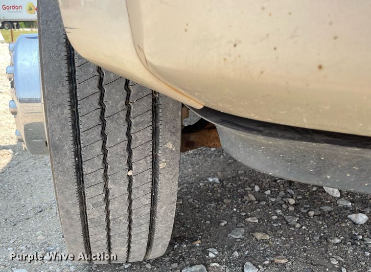 image for item JL9811 2008 Ford F450 Super Duty Lariat  Crew Cab flatbed truck