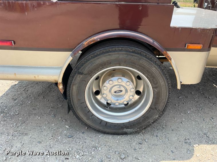 image for item JL9811 2008 Ford F450 Super Duty Lariat  Crew Cab flatbed truck