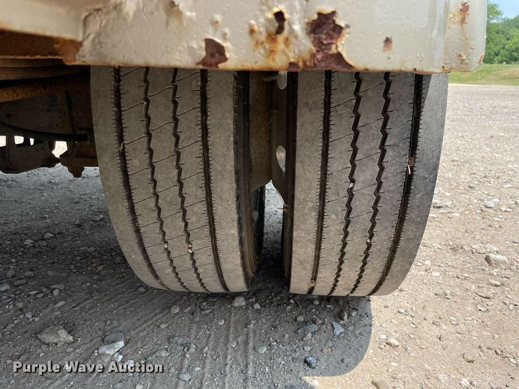 image for item JL9811 2008 Ford F450 Super Duty Lariat  Crew Cab flatbed truck