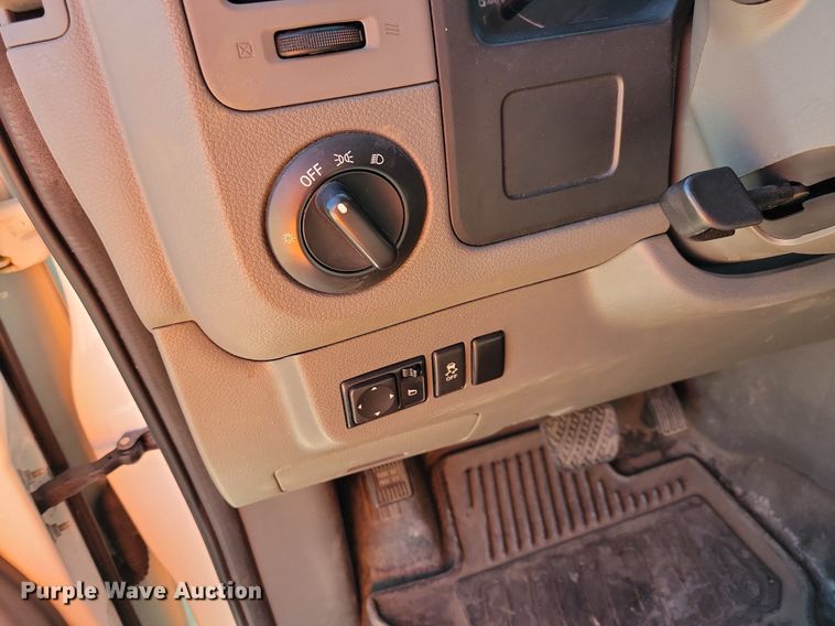 image for item JO9102 2016 Nissan NV 2500HD  van