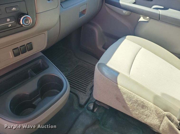 image for item JO9102 2016 Nissan NV 2500HD  van