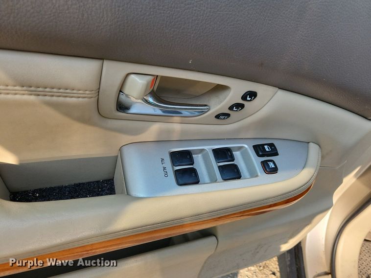 image for item JO9142 2004 Lexus RX 330  SUV