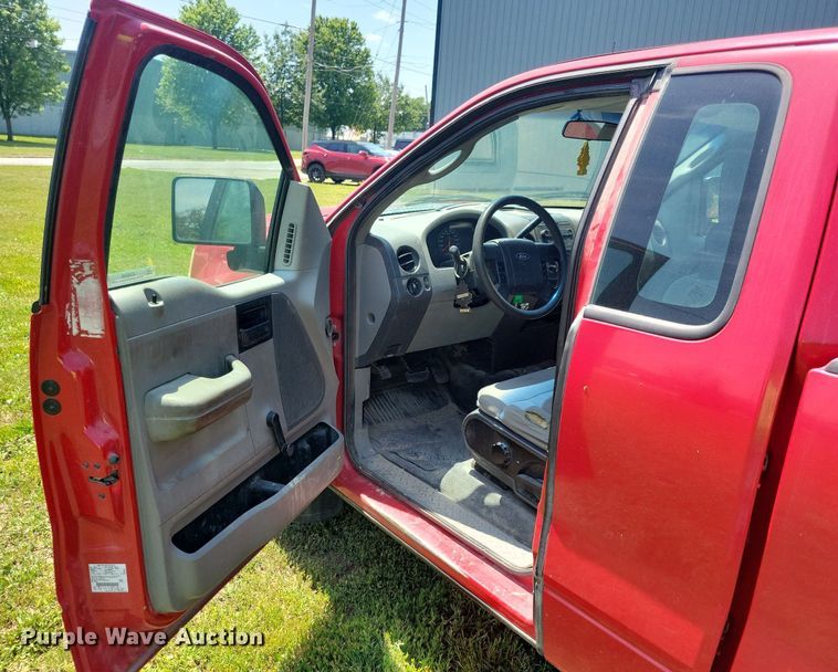 image for item JO9208 2005 Ford F150 XL  pickup truck