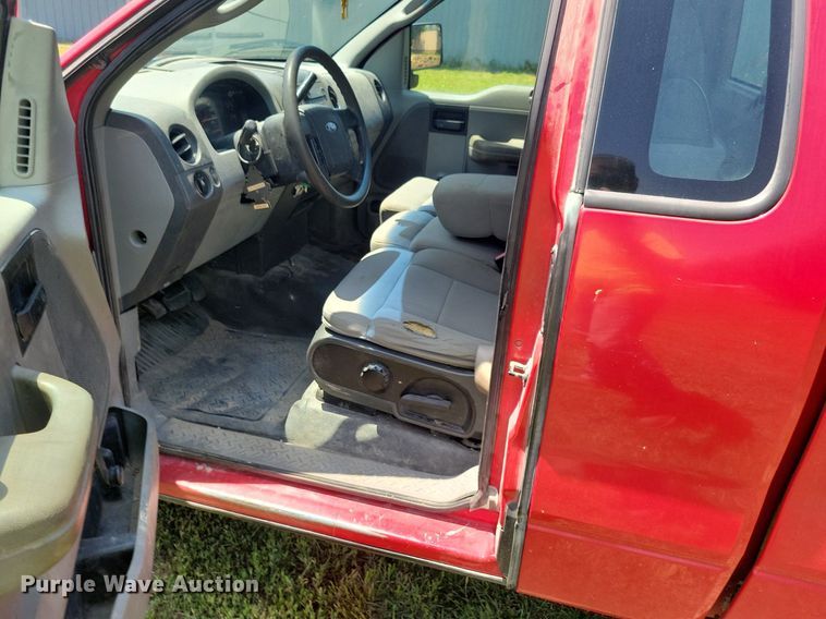 image for item JO9208 2005 Ford F150 XL  pickup truck